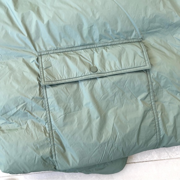 FABLETICS NWT Unisex Smoke Green Large Pockets Lightweight Nylon Puffer Scarf - Picture 9 of 16